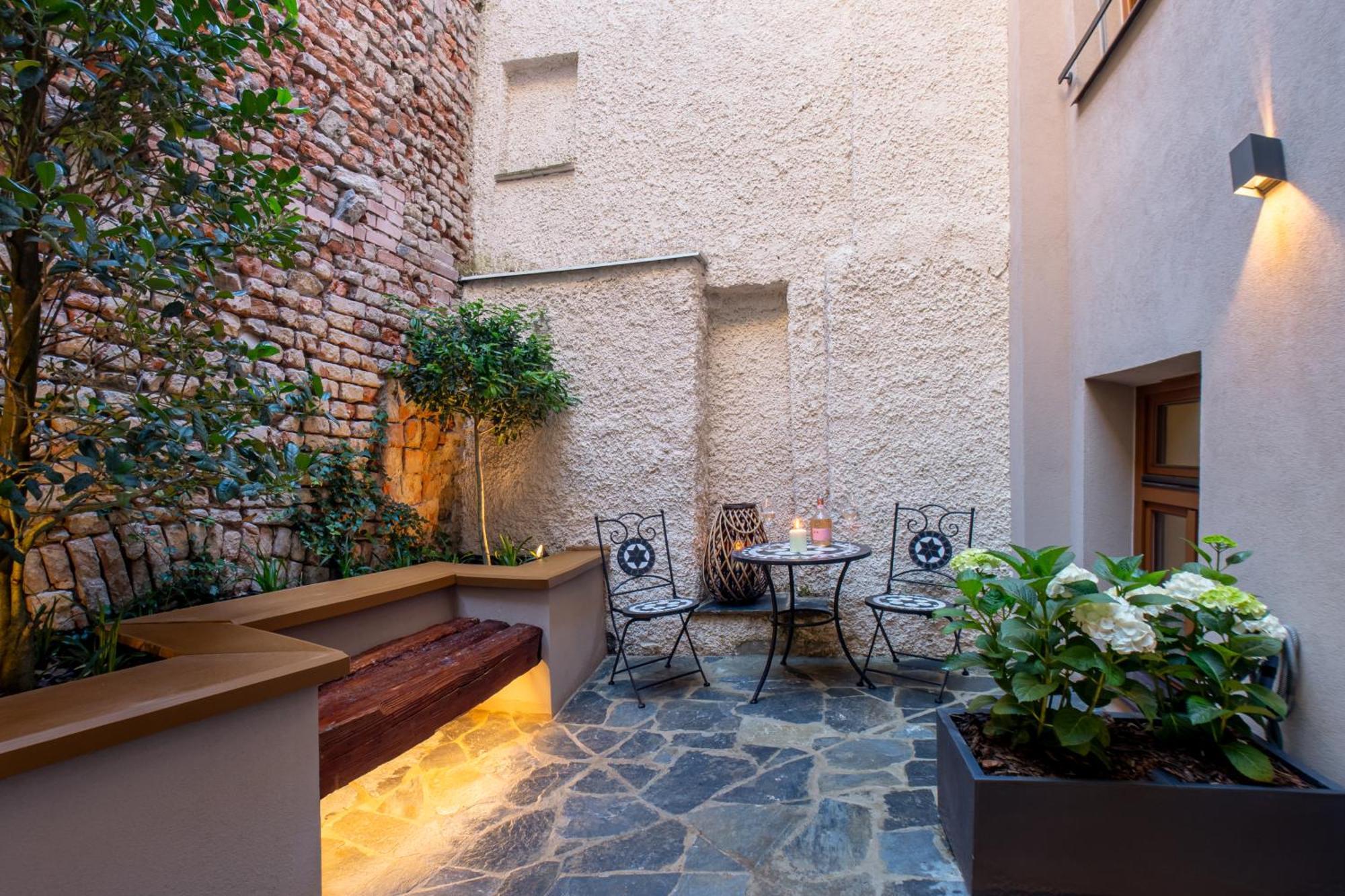 White Wolf Boutique Apartments 올로모우츠 외부 사진